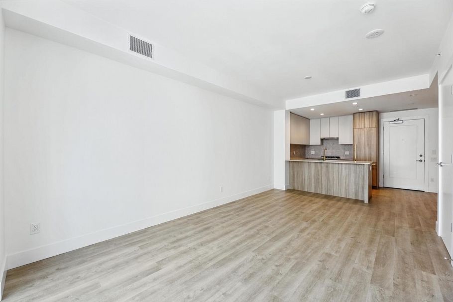 605 2385 Emery Court North Vancouver, BC - 21