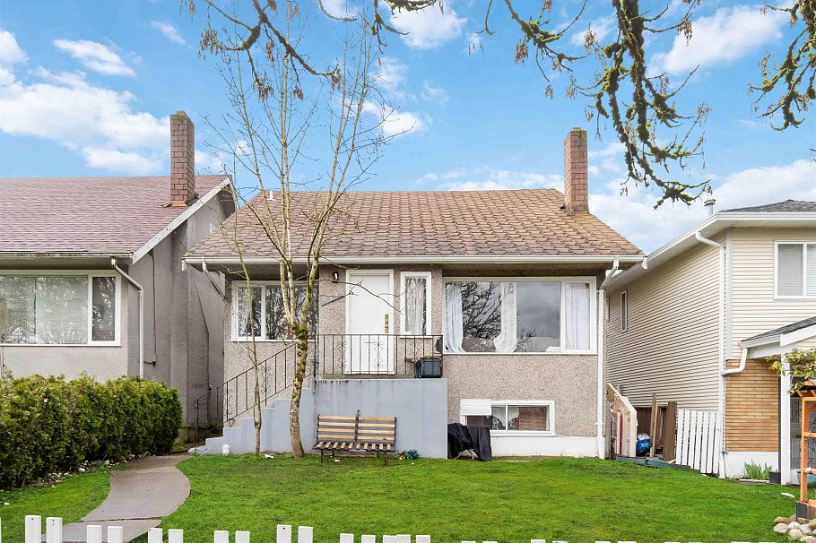 5735 Earles Street Vancouver, BC - 1