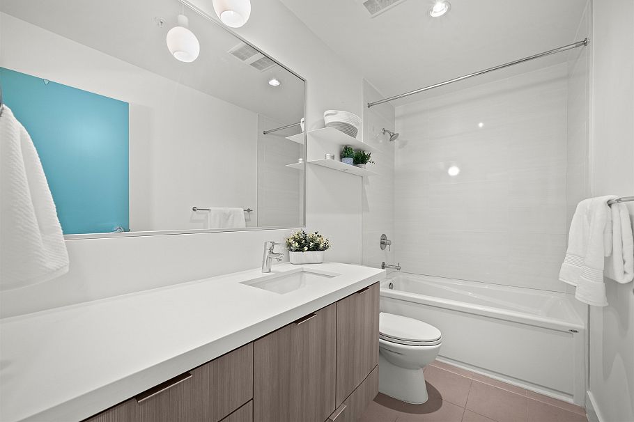 202 3602 Aldercrest Drive North Vancouver, BC - 21