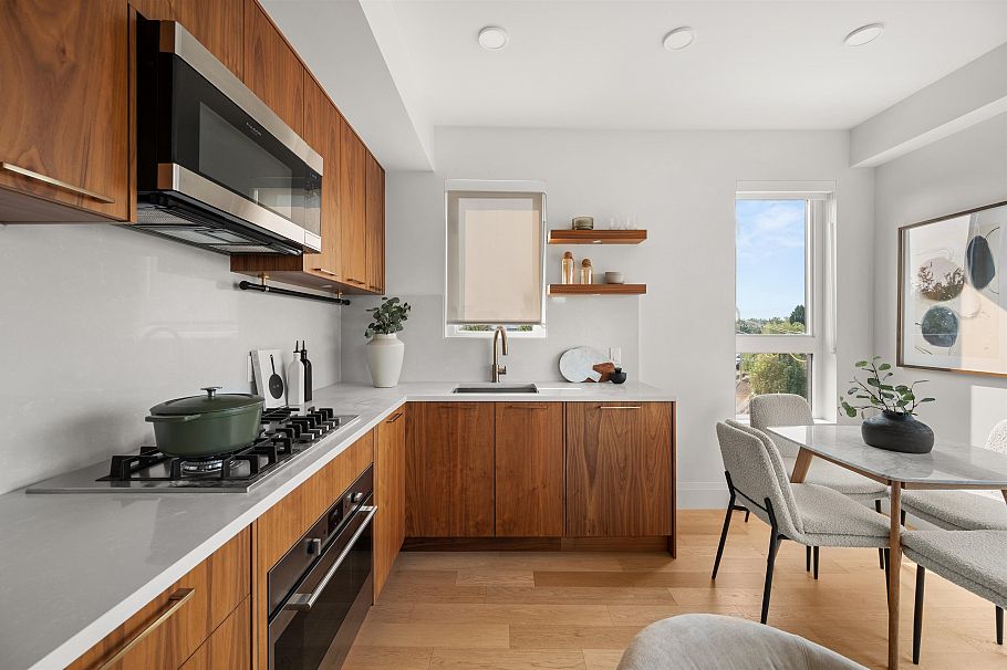 406 2550 Garden Drive Vancouver, BC - 1