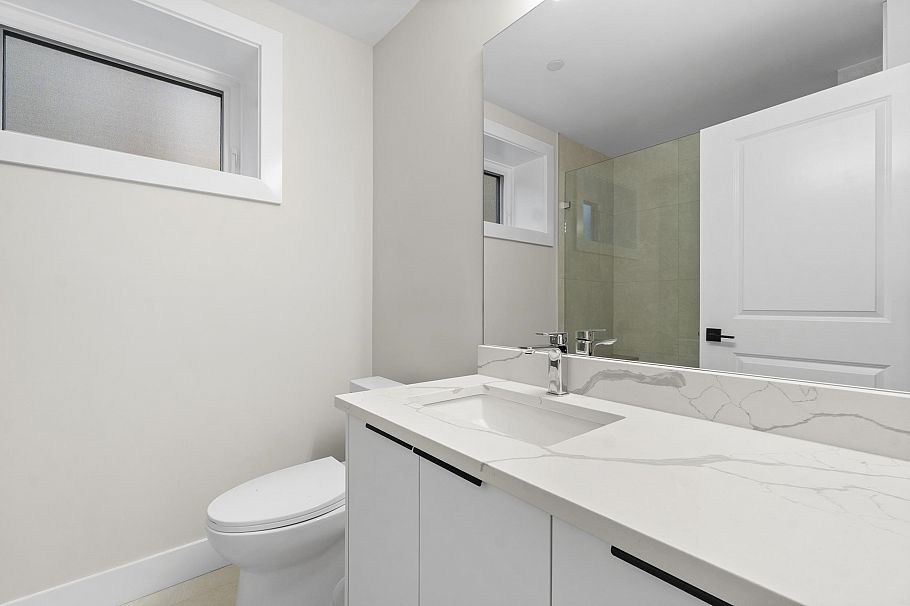 40 E 46th Avenue Vancouver, BC - 24