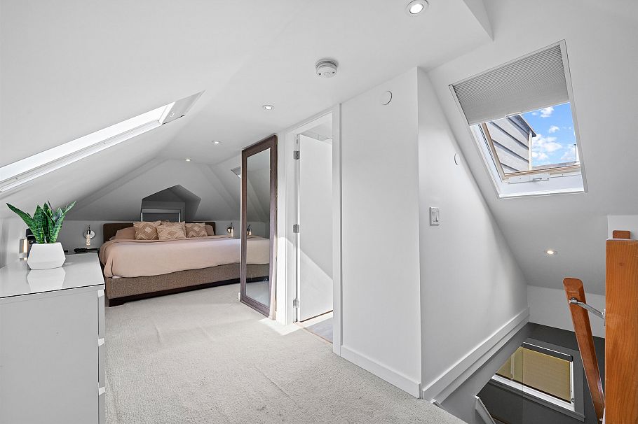 1630 E 13th Avenue Vancouver, BC - 13