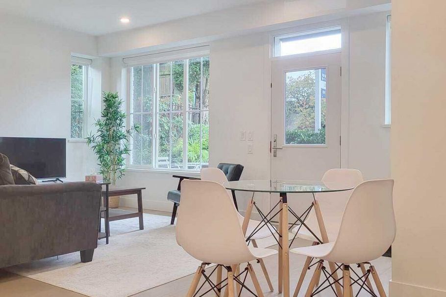 922 W 49th Avenue Vancouver, BC - 3