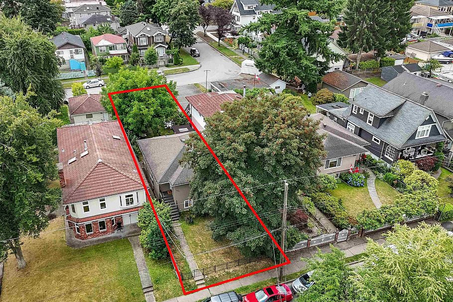 1688 E 29th Avenue Vancouver, BC - 30