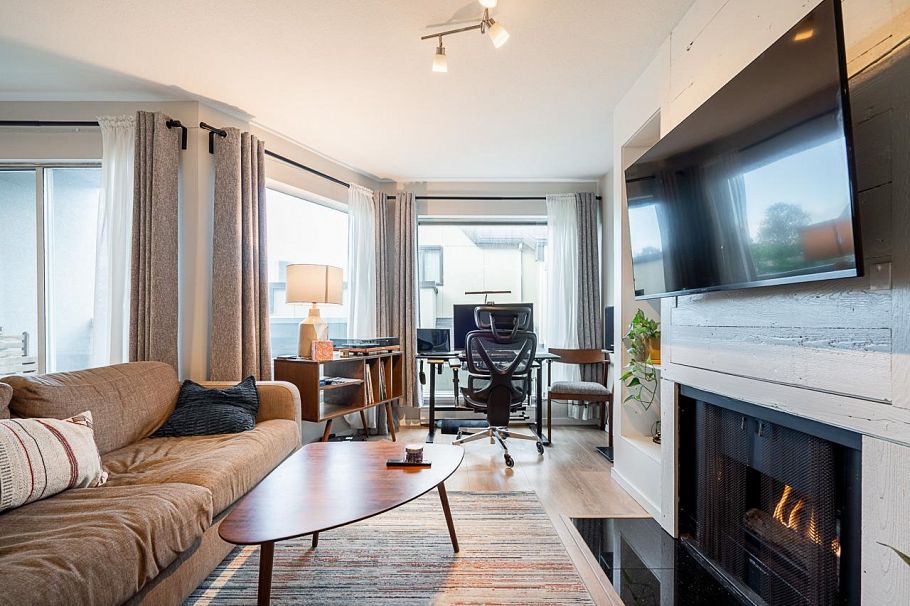 2 973 W 7th Avenue Vancouver, BC - 2