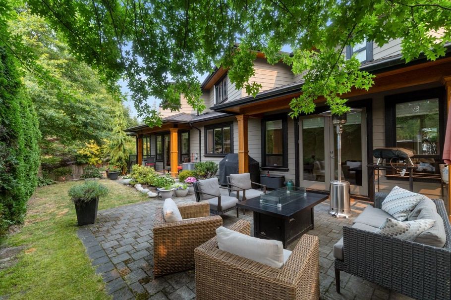 3365 Edgemont Boulevard North Vancouver, BC - 25