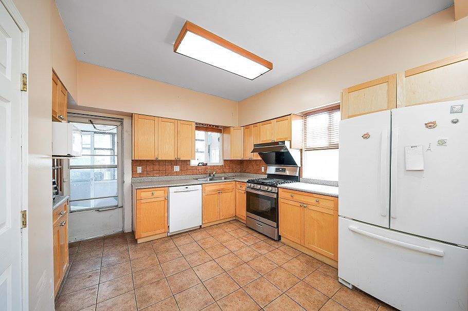 1623 W 66 Th Avenue Vancouver, BC - 8