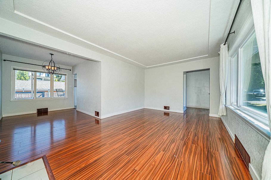 432 W 25th Street North Vancouver, BC - 29