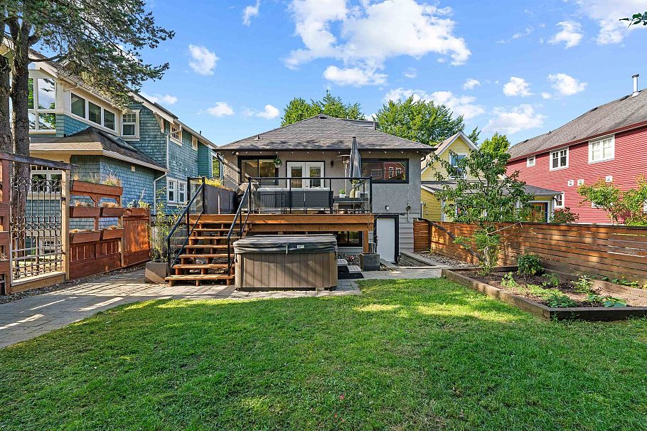 1630 E 13th Avenue Vancouver, BC - 25