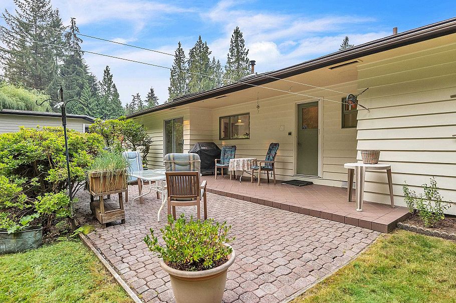 1372 Riverside Drive North Vancouver, BC - 28