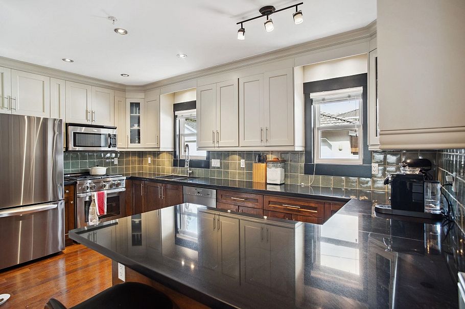 1371 E 20th Avenue Vancouver, BC - 19