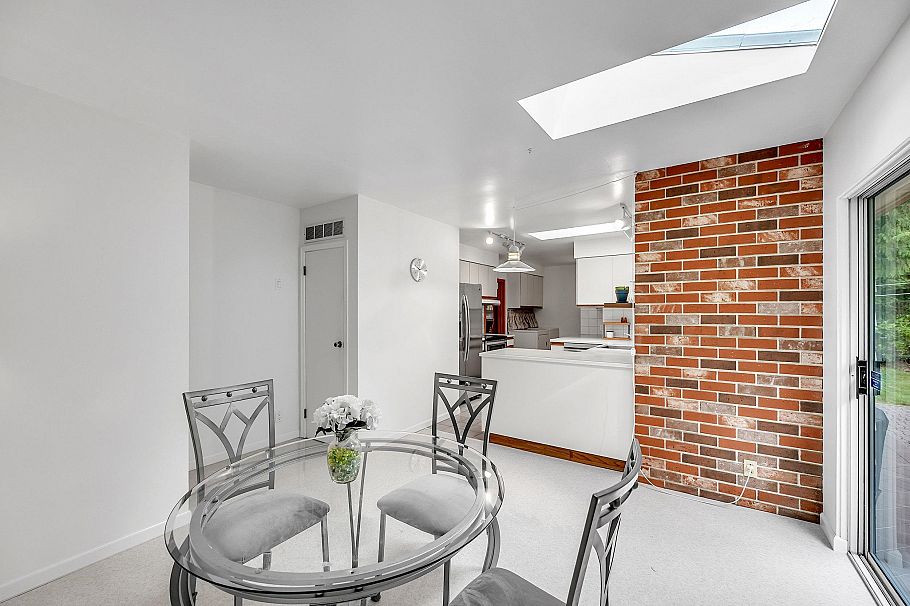 1372 Riverside Drive North Vancouver, BC - 14