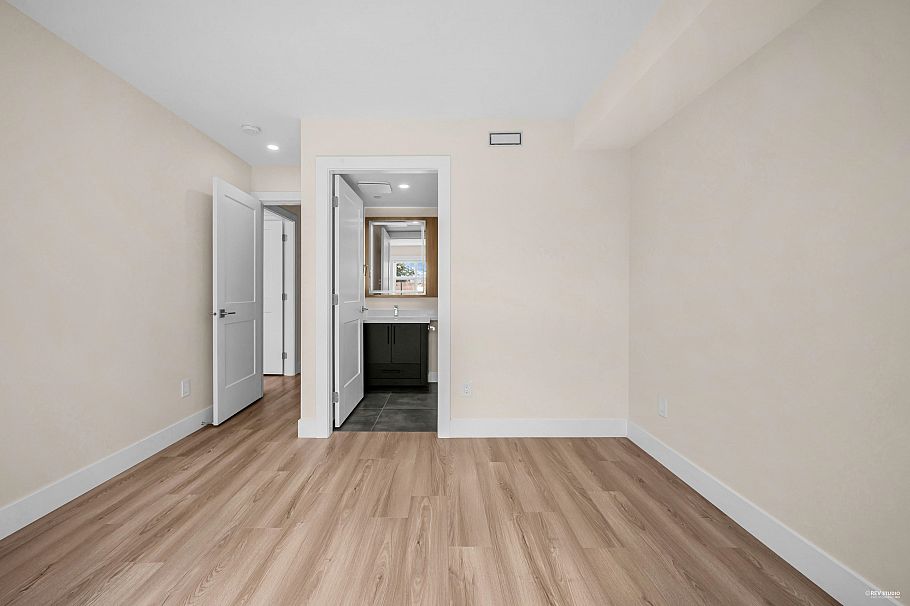 2371 Adanac Street Vancouver, BC - 17