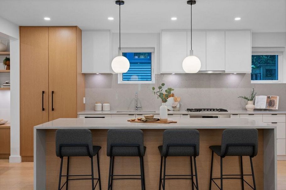 466 E 37th Avenue Vancouver, BC - 1