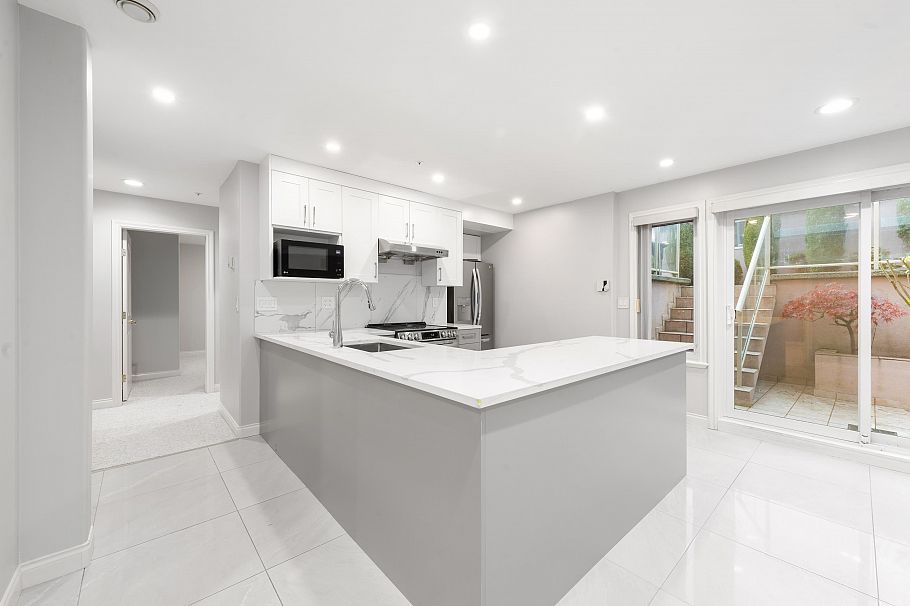 1363 W 51 Avenue Vancouver, BC - 29