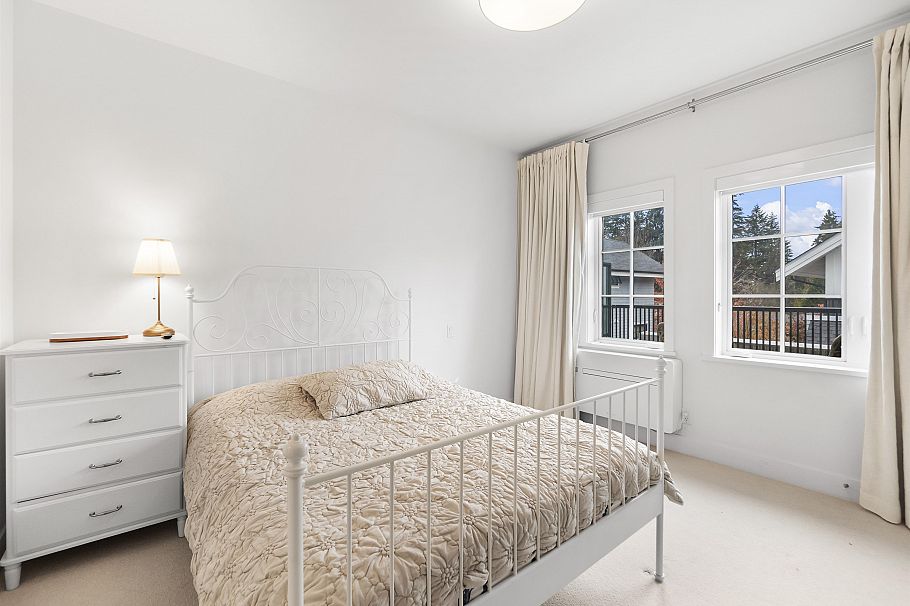 5 1133 Ridgewood Drive North Vancouver, BC - 30