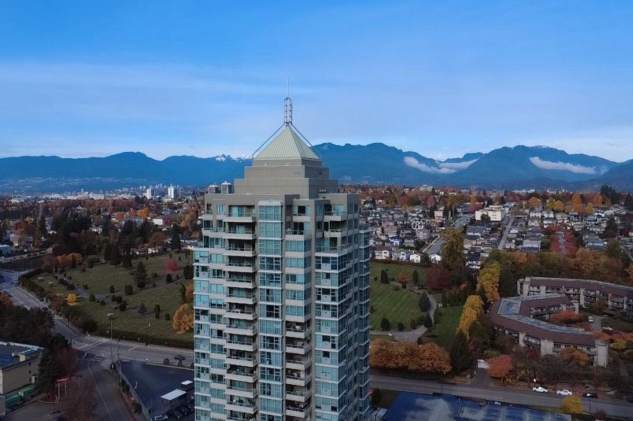 402 2008 Rosser Avenue Burnaby, BC - 2