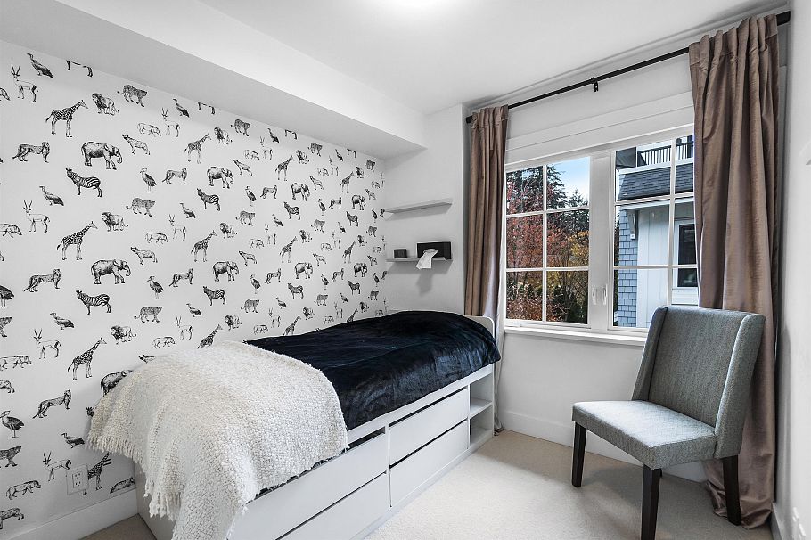 5 1133 Ridgewood Drive North Vancouver, BC - 24