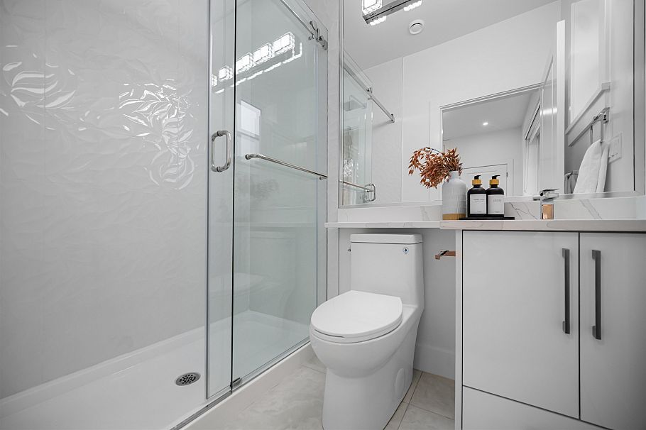 2076 E 50th Avenue Vancouver, BC - 10