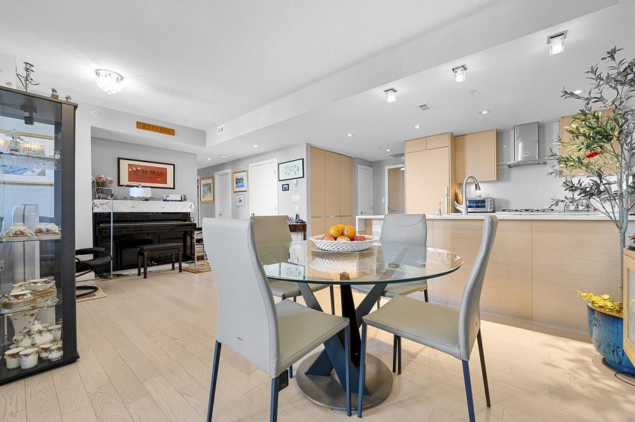 305 505 W 30th Avenue Vancouver, BC - 9