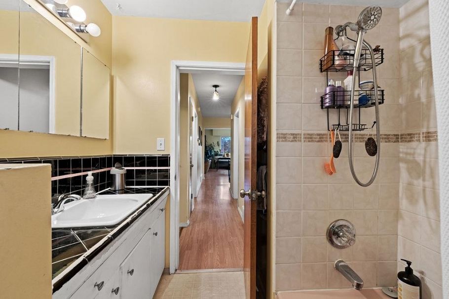 3605 Oxford Street Vancouver, BC - 20