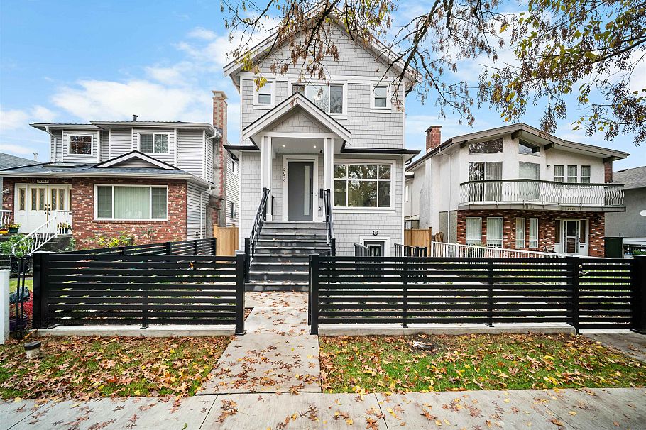 2076 E 50th Avenue Vancouver, BC - 2