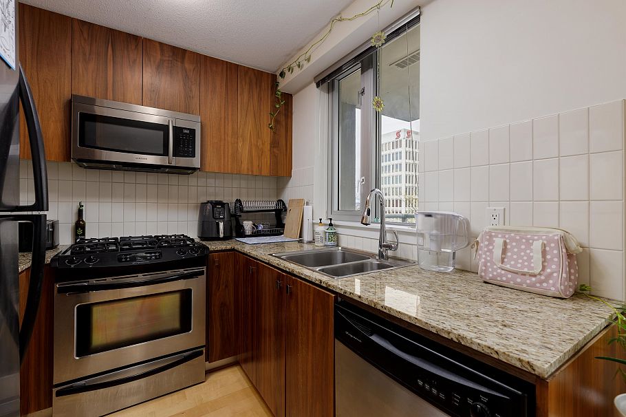 401 1030 W Broadway Vancouver, BC - 7