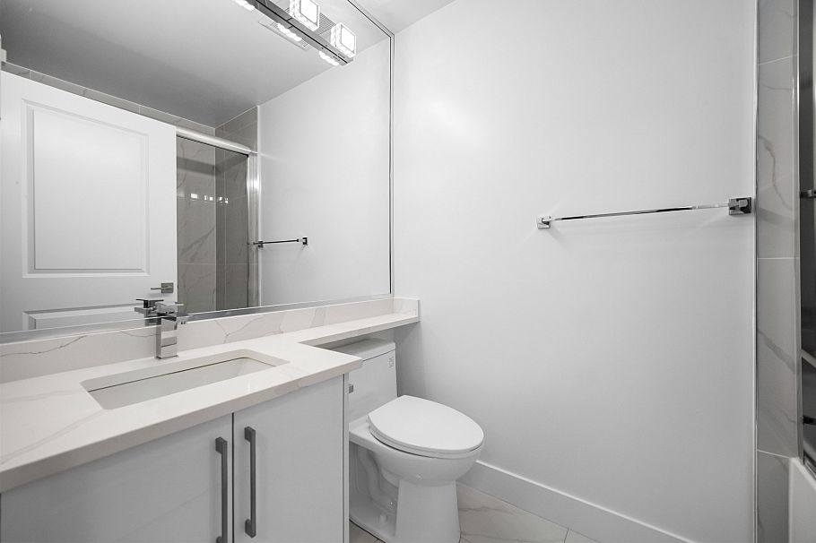 2076 E 50th Avenue Vancouver, BC - 19