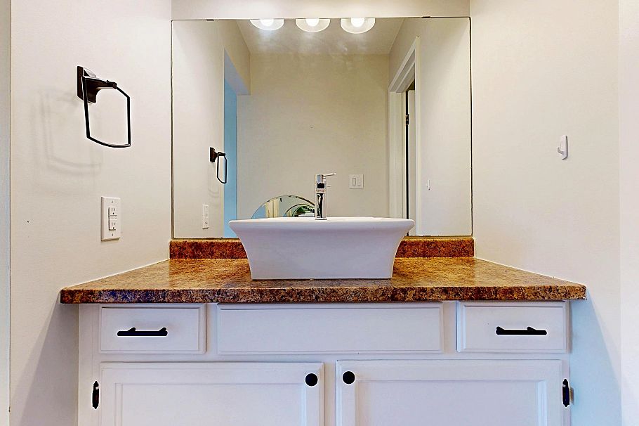 206 138 W 18th Street North Vancouver, BC - 11