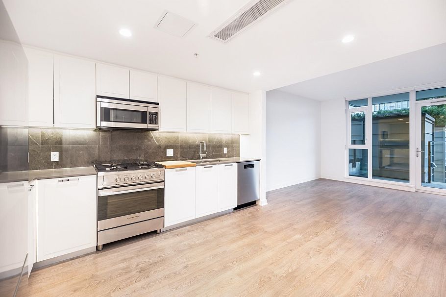 502 1401 Hunter Street North Vancouver, BC - 6