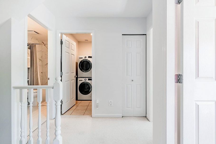 1 252 W 13th Street North Vancouver, BC - 12