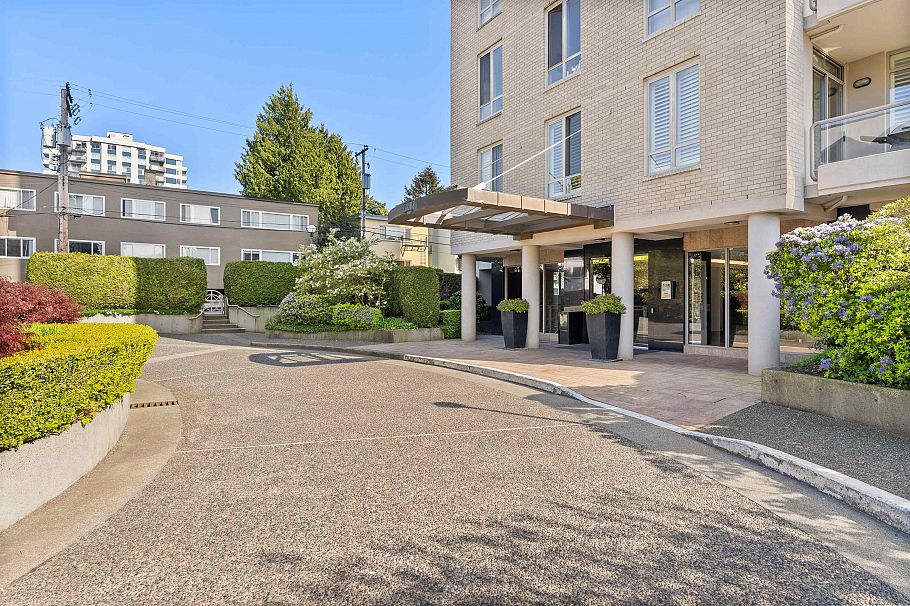 701 5850 Balsam Street Vancouver, BC - 2