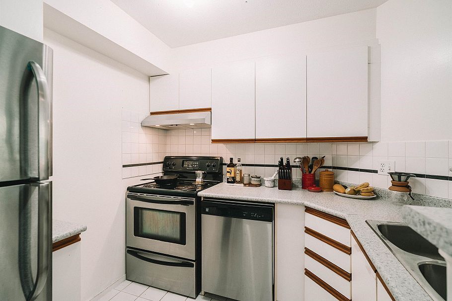 106 3168 Laurel Street Vancouver, BC - 14