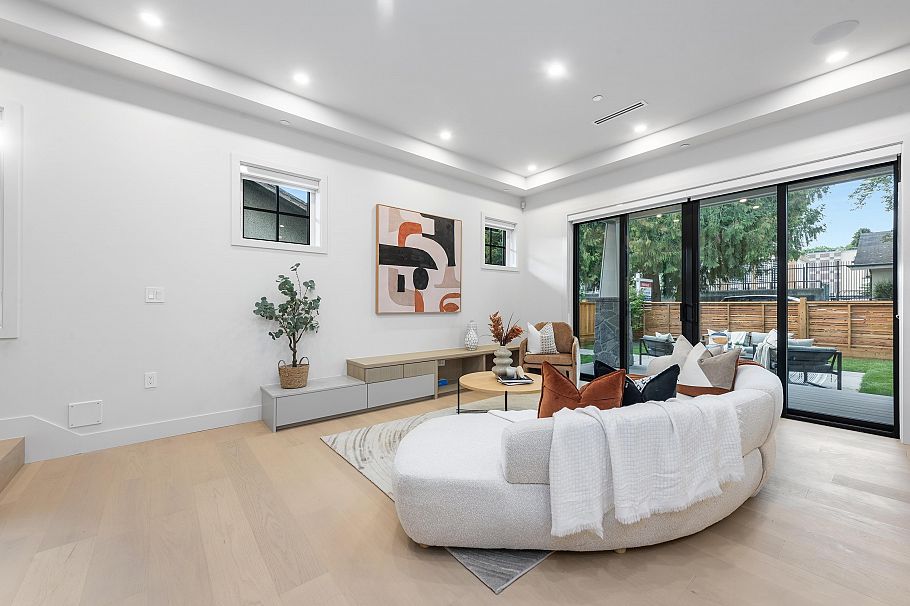 1 2136 E 10 Avenue Vancouver, BC - 5