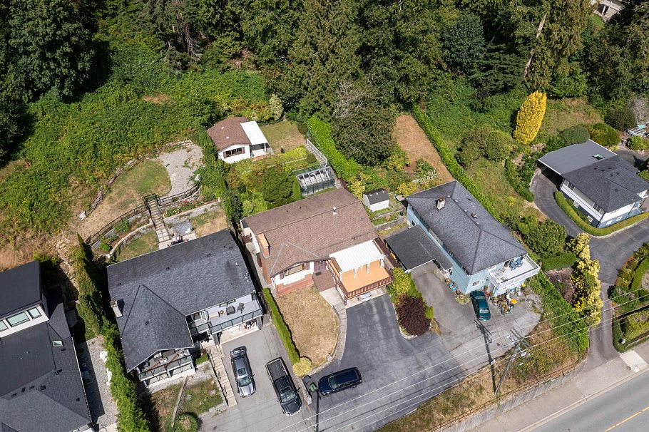 3772 Dollarton Highway North Vancouver, BC - 38