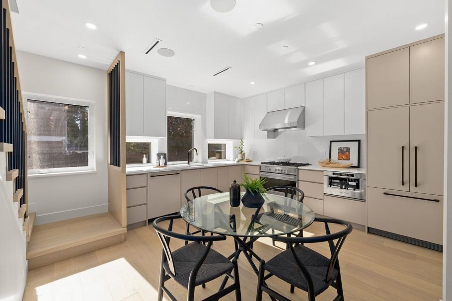 2430 W 49th Avenue Vancouver, BC - 10