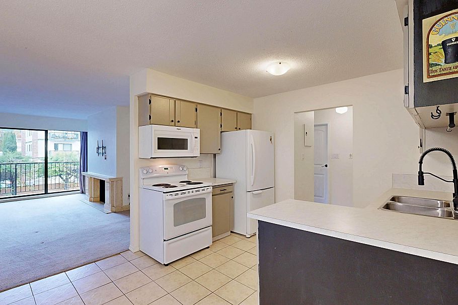 206 138 W 18th Street North Vancouver, BC - 1