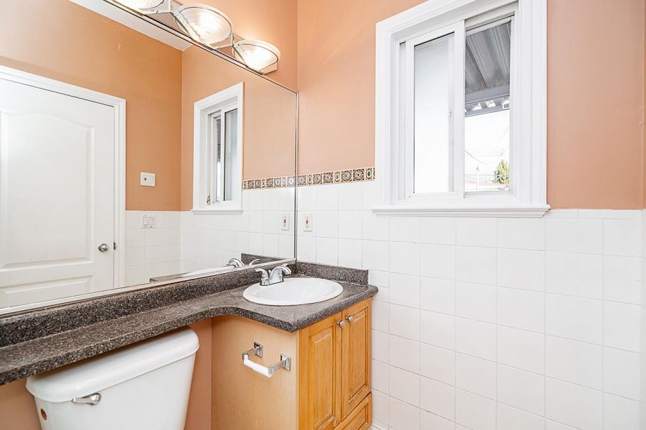 2887 E Georgia Street Vancouver, BC - 16