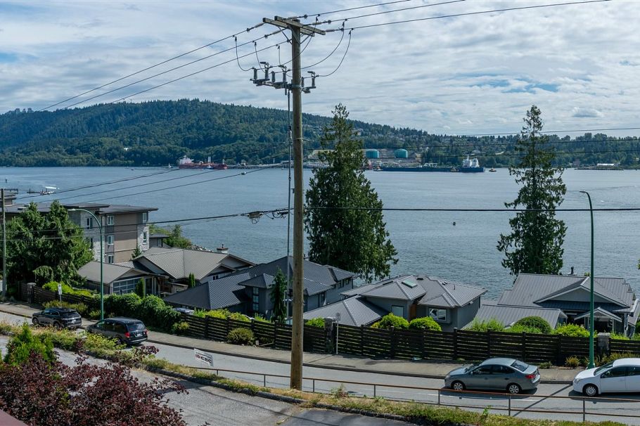 3772 Dollarton Highway North Vancouver, BC - 11