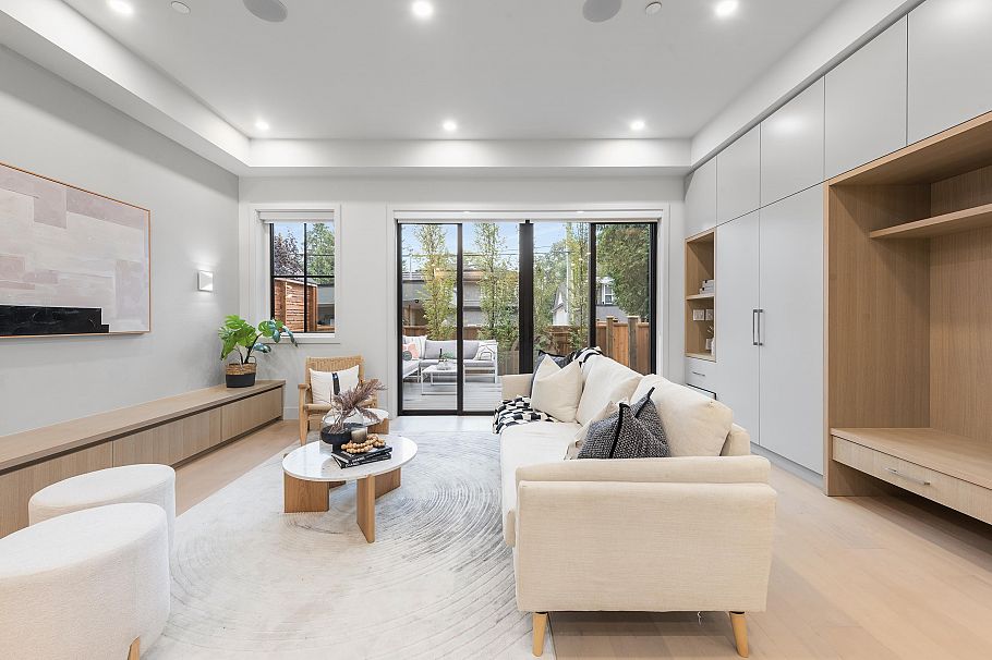 2 2136 E 10th Avenue Vancouver, BC - 3