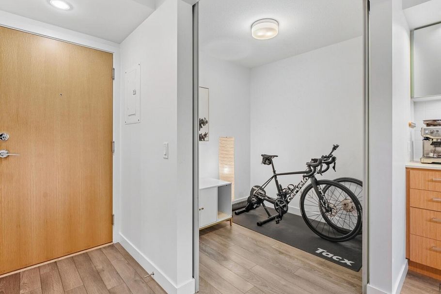 208 221 E 3rd Street North Vancouver, BC - 20