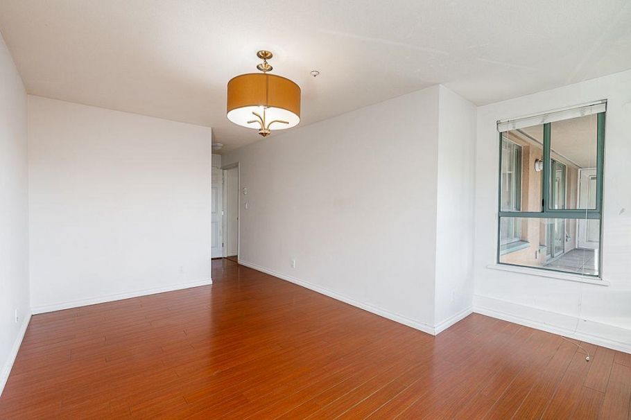 211 223 Mountain Highway North Vancouver, BC - 11