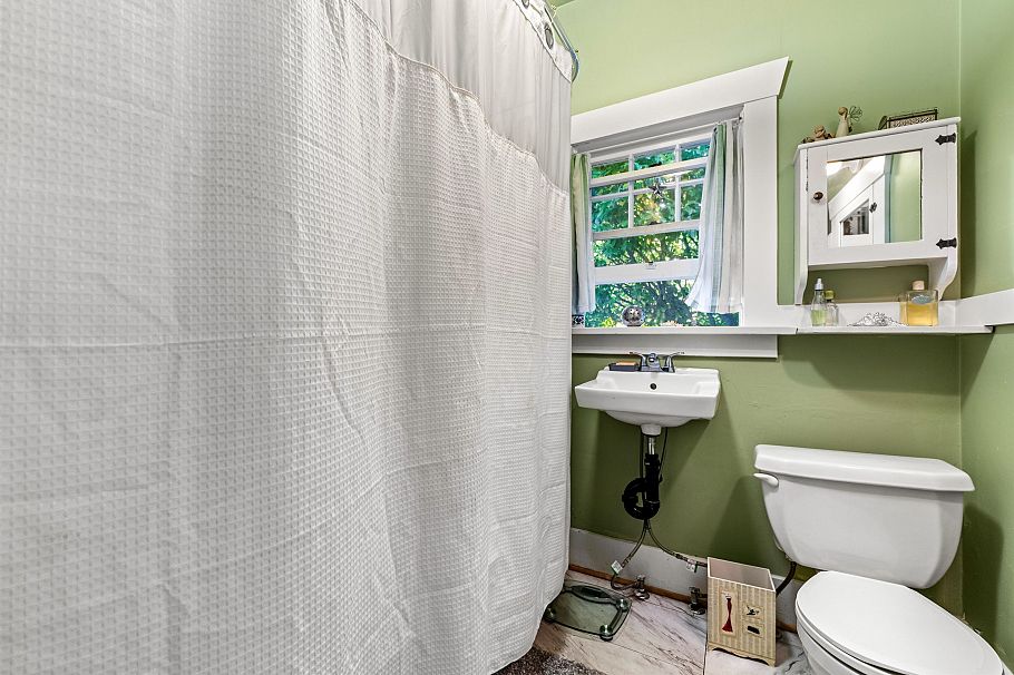 4523 W 1st Avenue Vancouver, BC - 17