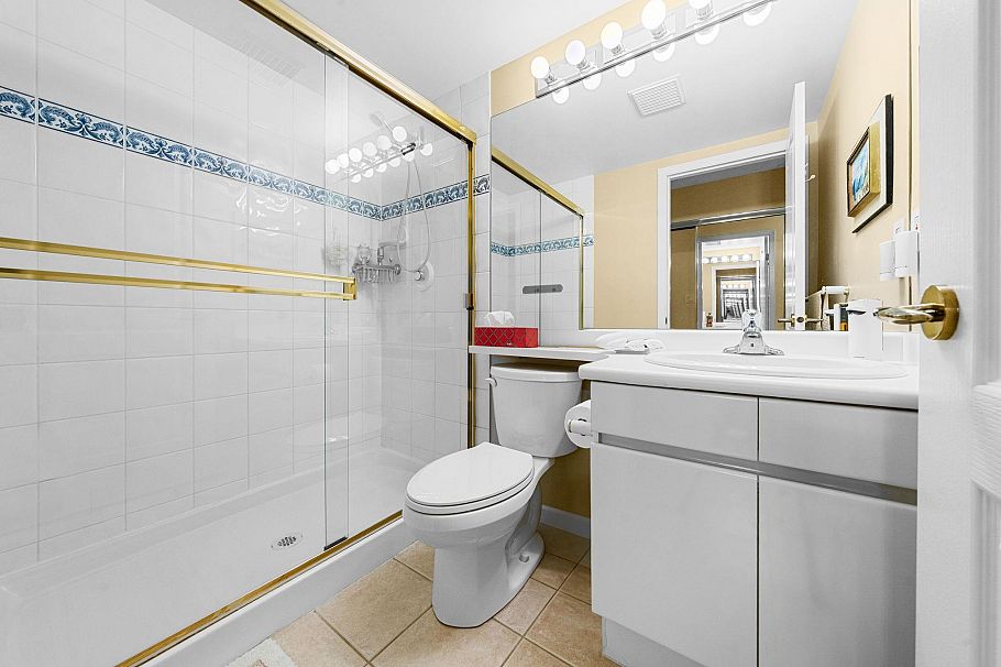 1106 1327 E Keith Road North Vancouver, BC - 12