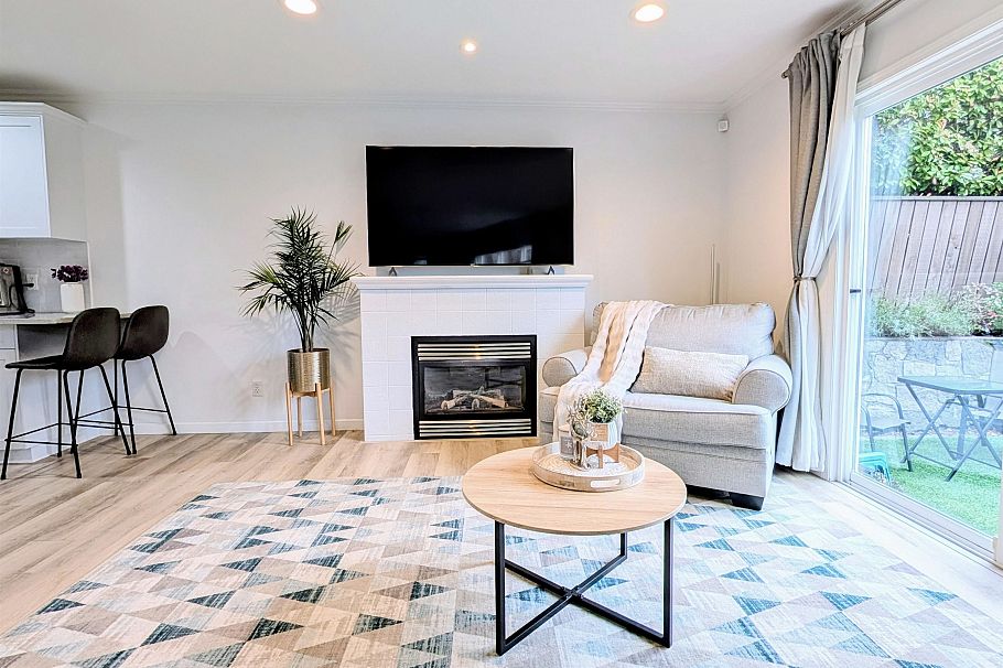 1 252 W 13th Street North Vancouver, BC - 5