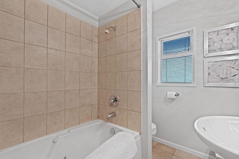 2865 W 33rd Avenue Vancouver, BC - 24