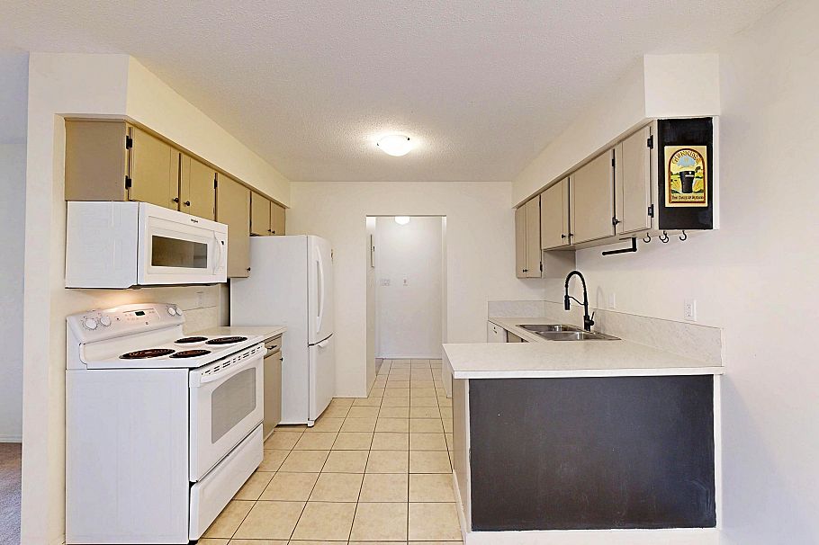 206 138 W 18th Street North Vancouver, BC - 2