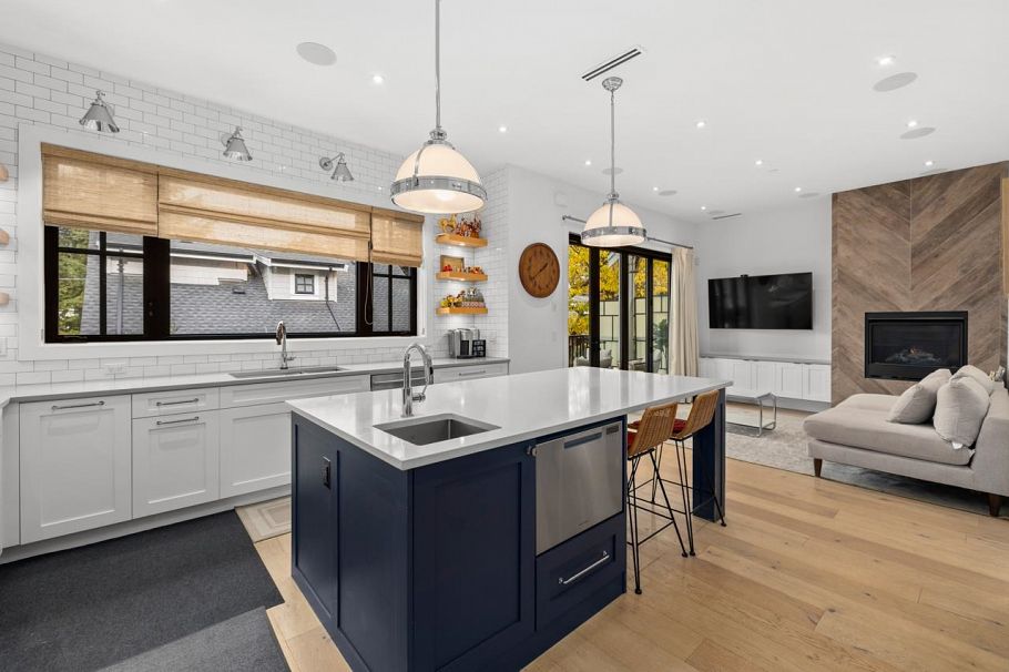 3363 W 15th Avenue Vancouver, BC - 10