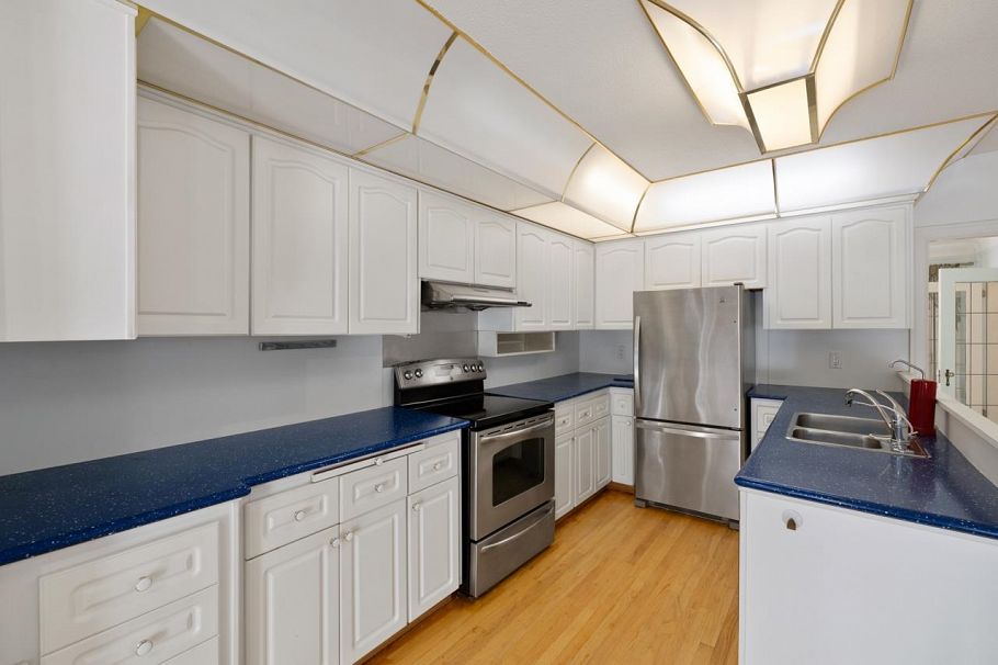 2676 W 33rd Avenue Vancouver, BC - 10