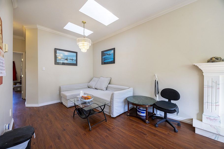 739 E 20th Avenue Vancouver, BC - 3